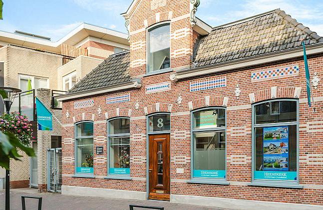 Maatschappij incasseert of de tussenpersoon?