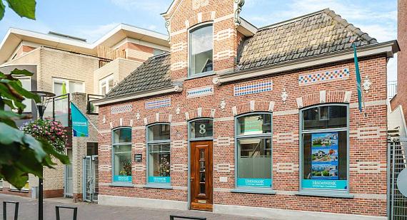 Maatschappij incasseert of de tussenpersoon?